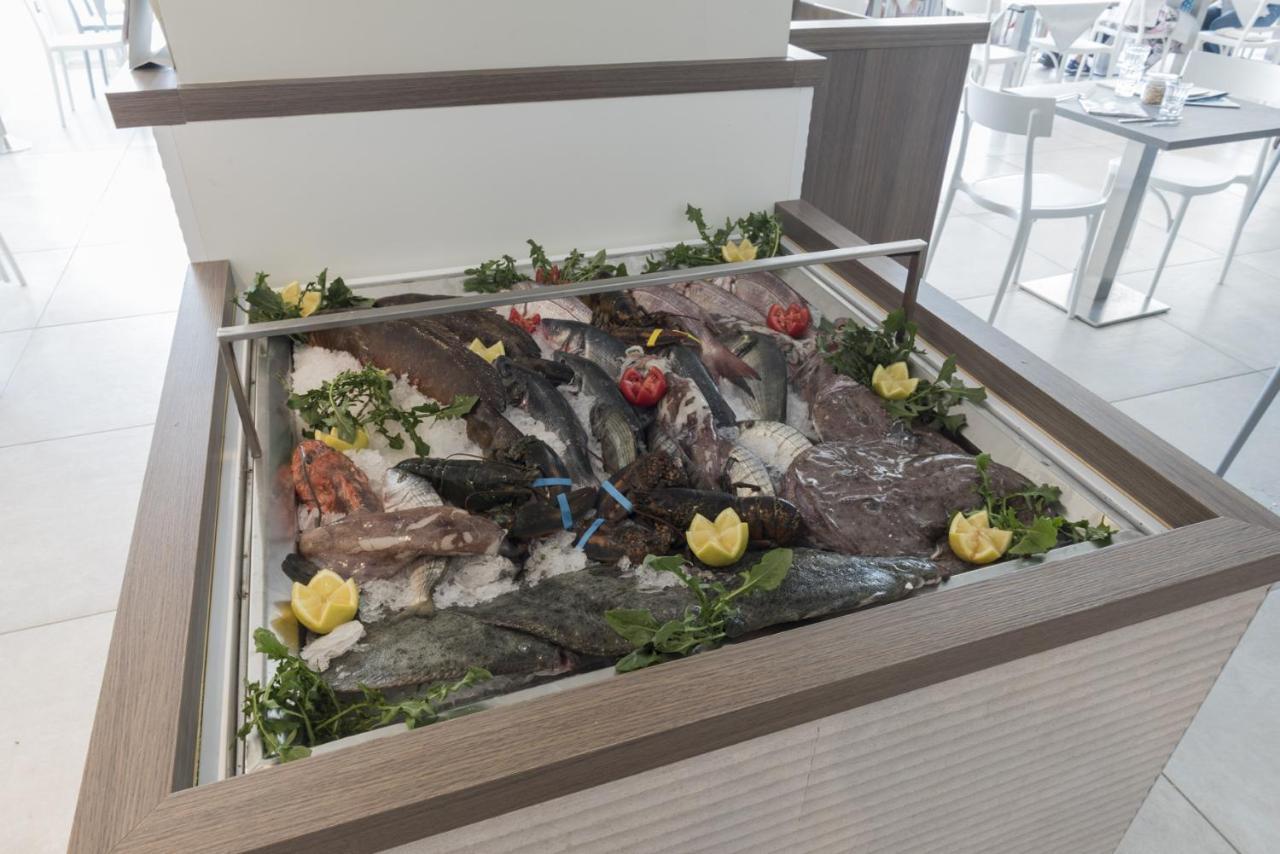 Hotel Ristorante Centosedici Terracina Buitenkant foto