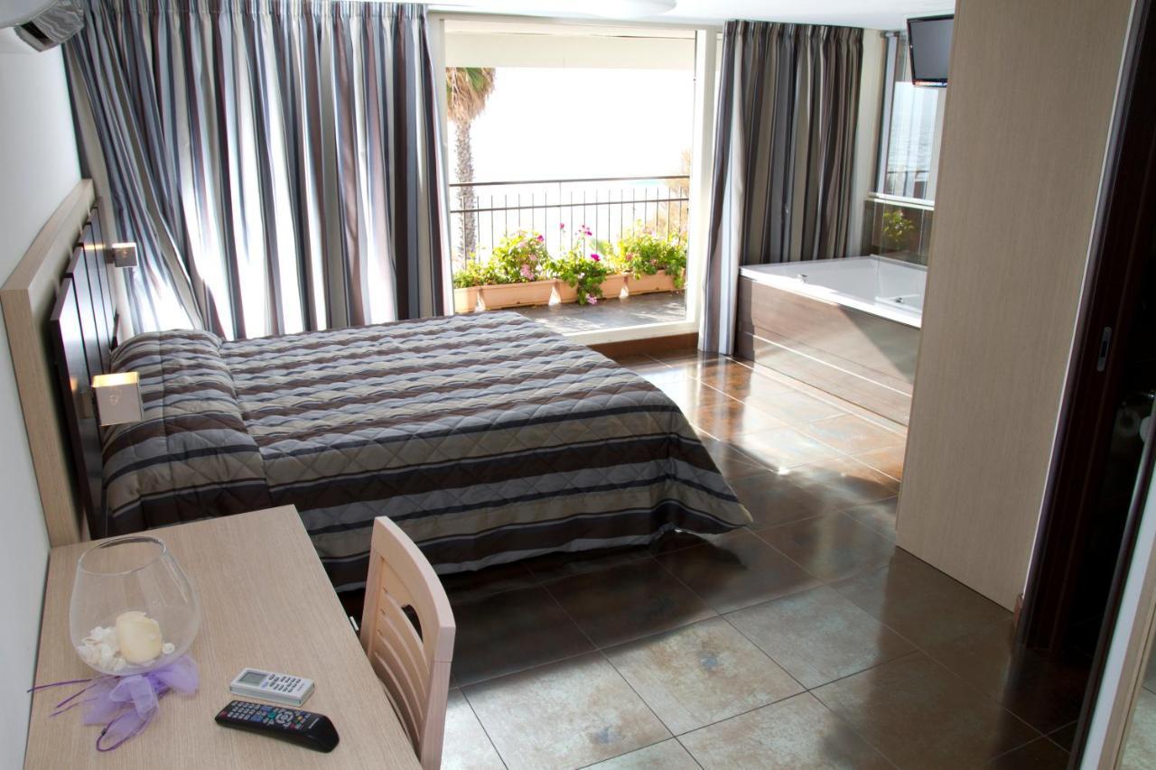 Hotel Ristorante Centosedici Terracina Kamer foto