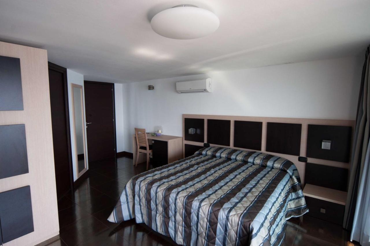 Hotel Ristorante Centosedici Terracina Kamer foto