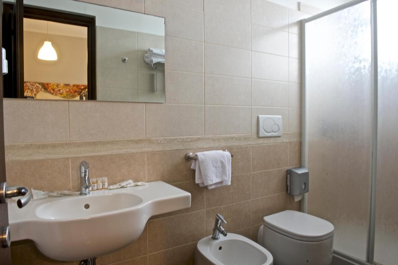 Hotel Ristorante Centosedici Terracina Buitenkant foto