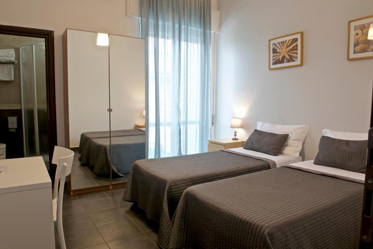 Hotel Ristorante Centosedici Terracina Buitenkant foto