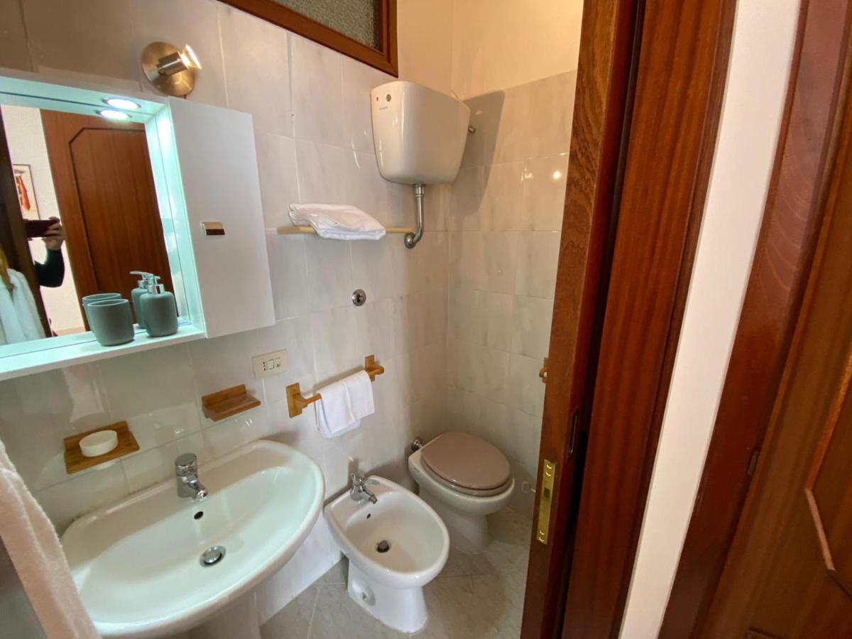 Hotel Ristorante Centosedici Terracina Buitenkant foto
