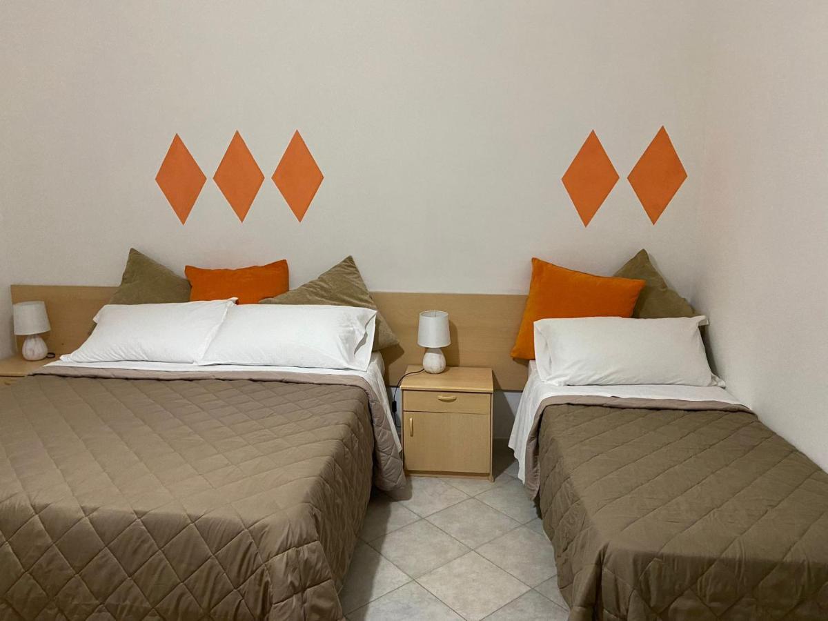 Hotel Ristorante Centosedici Terracina Buitenkant foto