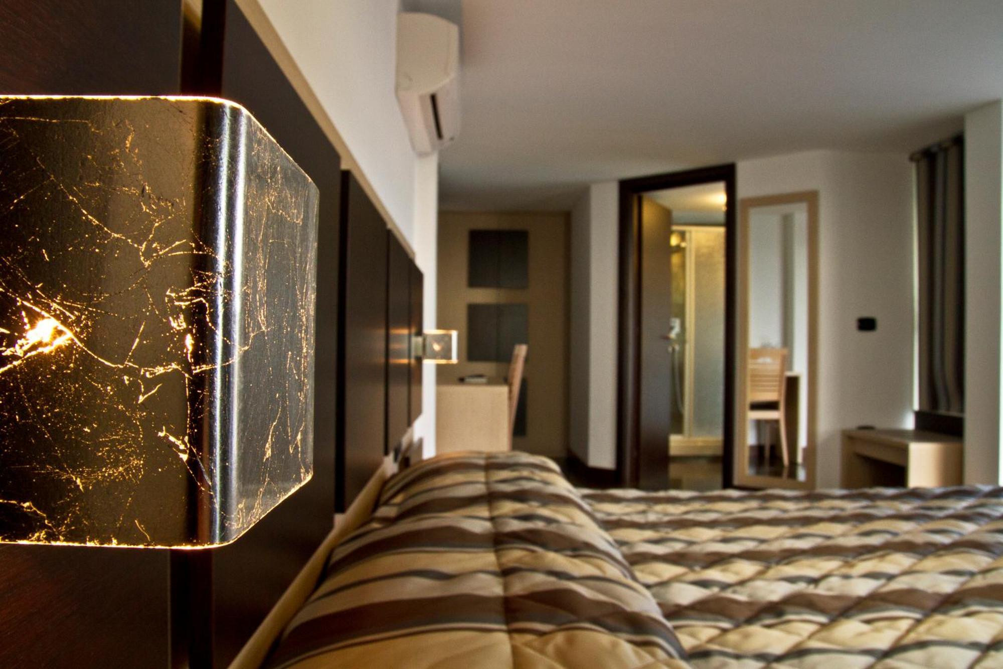 Hotel Ristorante Centosedici Terracina Buitenkant foto
